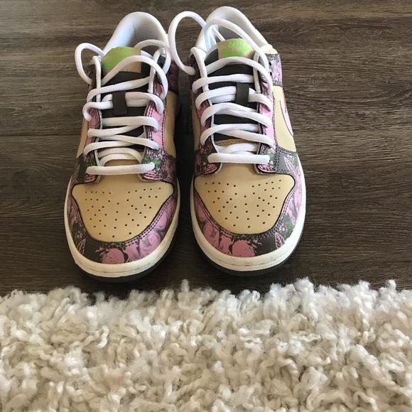 Nike low dunks size 5 - Picture 3 of 4